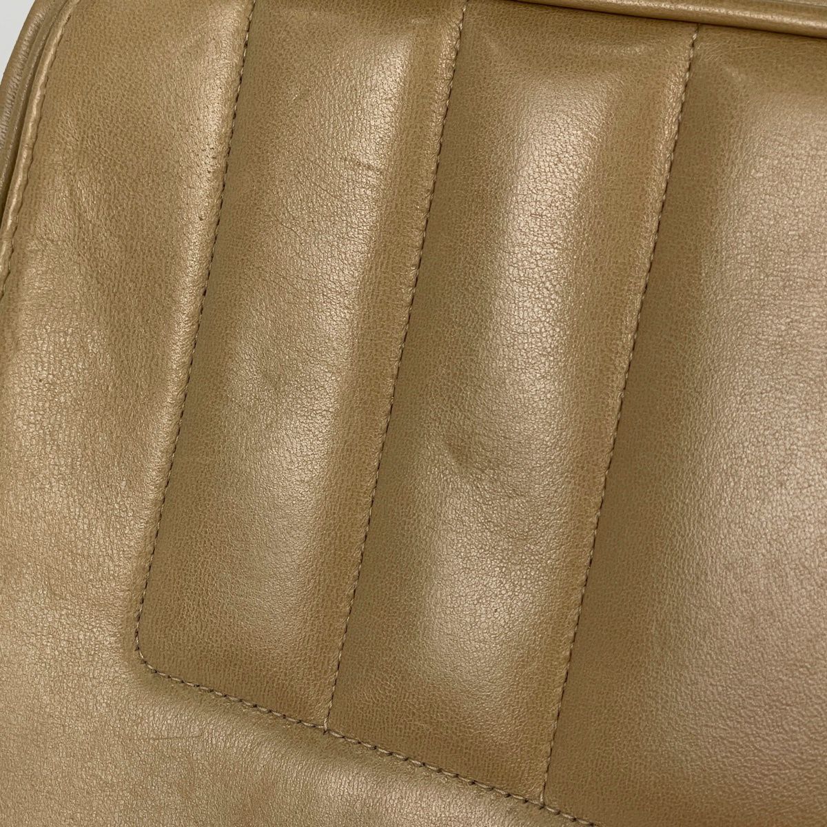 Chanel Shoulder Bag CC Logo Mademoiselle Leather Beige — view 4