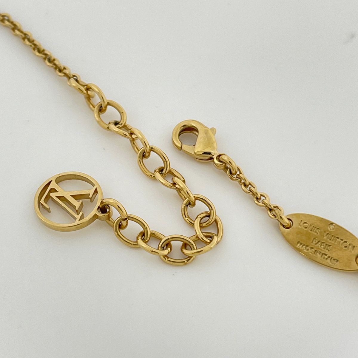 Louis Vuitton Essential Necklace Gold Plated — view 3