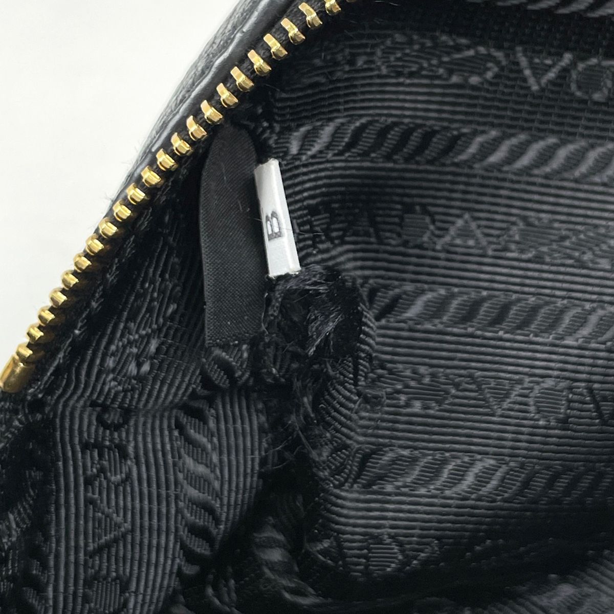Prada Makeup Pouch Leather Nero — view 5