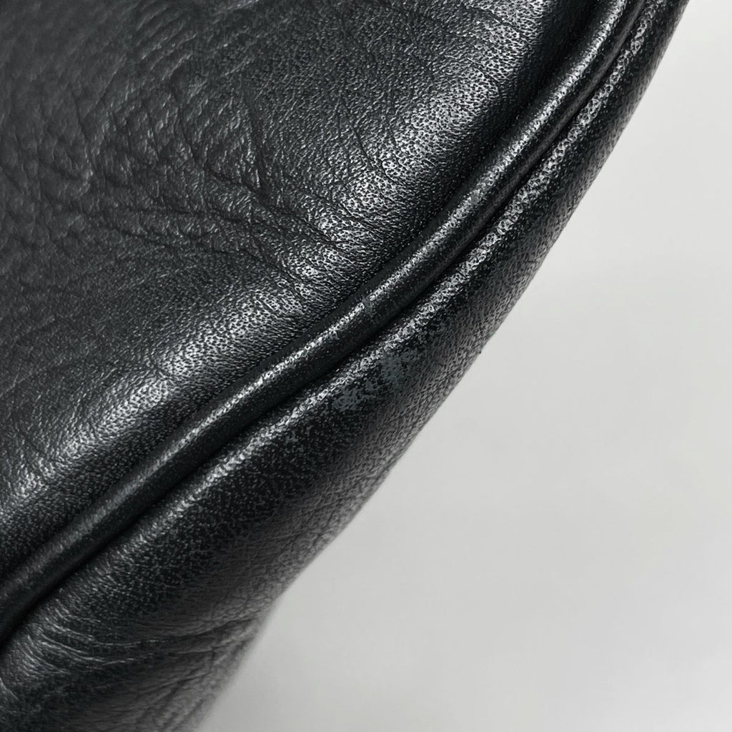 Louis Vuitton Discovery Bum Bag PM Monogram Shadow Waist Noir — view 3