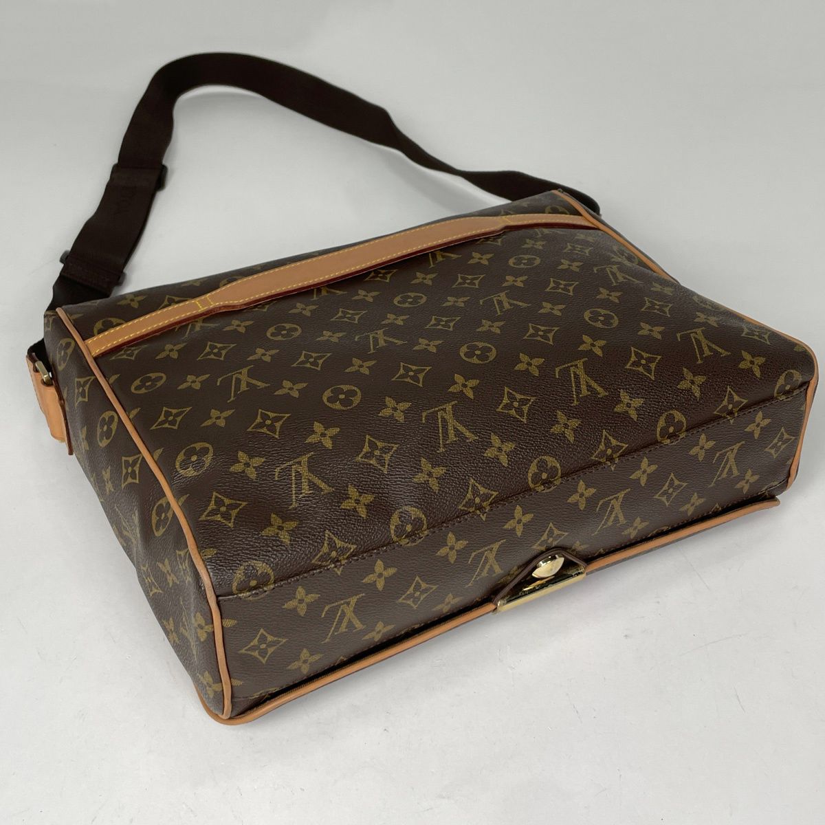 Louis Vuitton Aves Shoulder Bag Monogram Brown — view 2