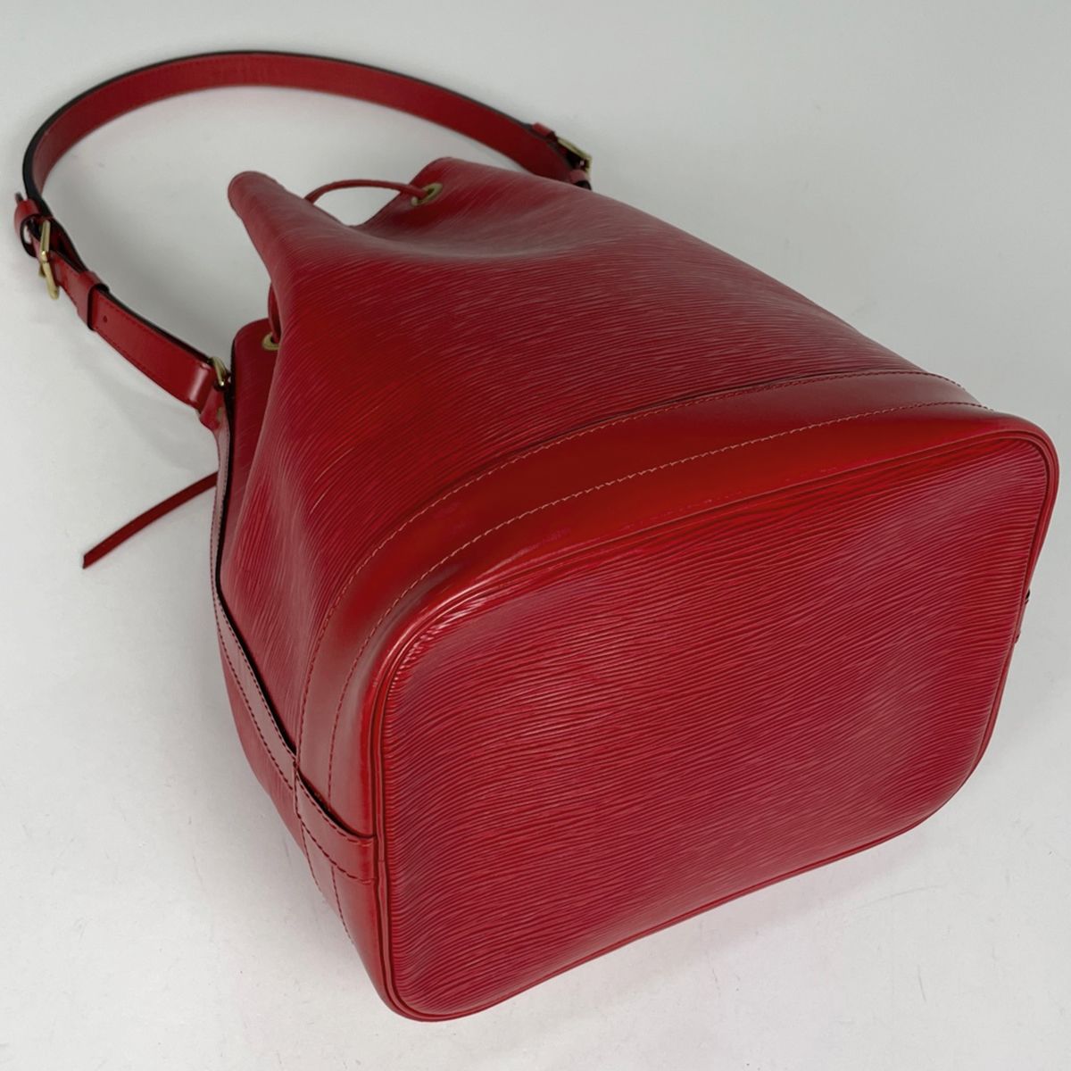 Louis Vuitton Noe Shoulder Bag Drawstring Epi Castilian — view 2