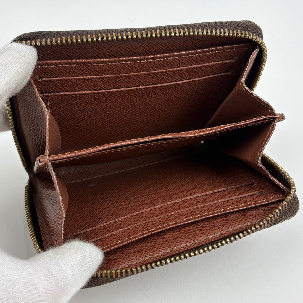 Louis Vuitton Coin Case Round Zip Monogram Brown — view 7