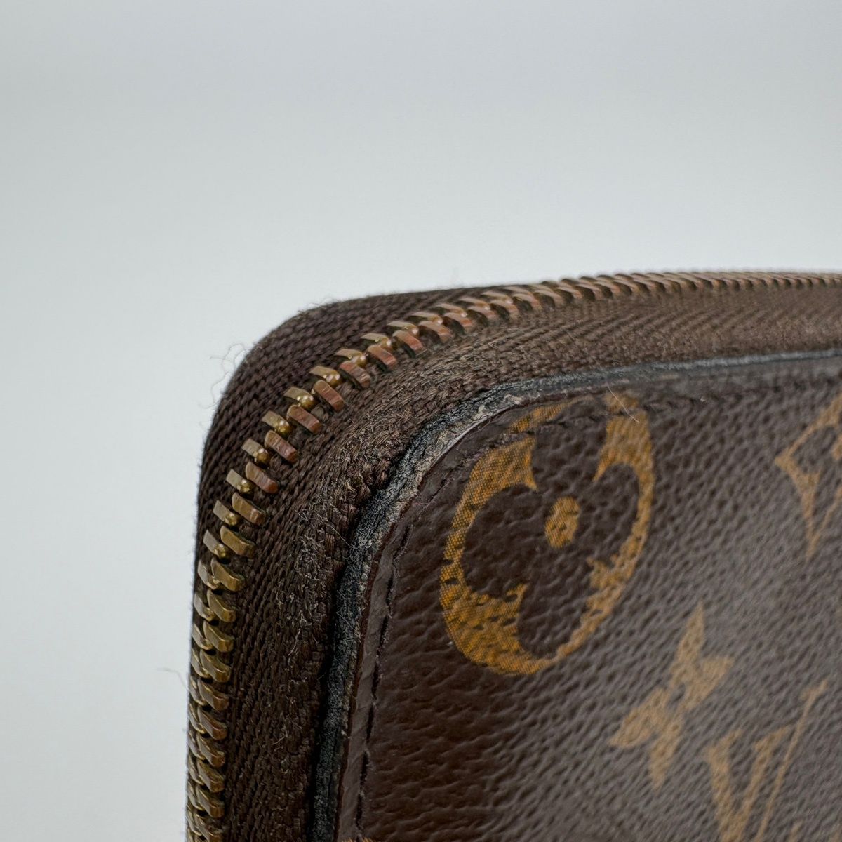 Louis Vuitton Coin Case Round Zip Monogram Brown — view 5