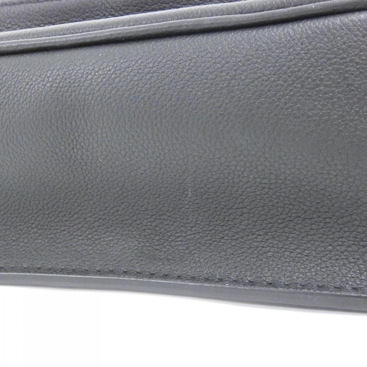 Louis Vuitton Lockme Chain Shoulder — view 3