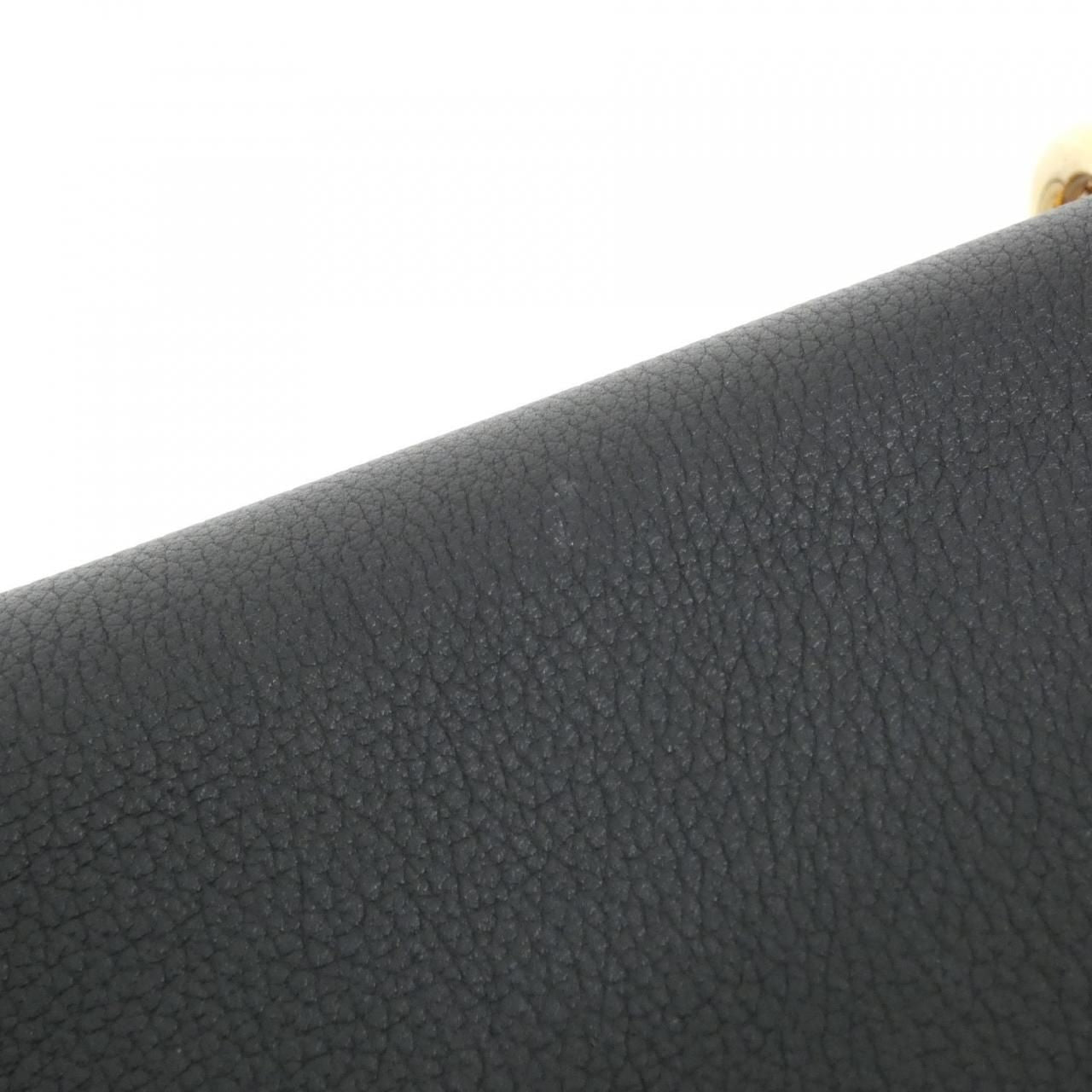 Louis Vuitton Lockme Chain Shoulder — view 4