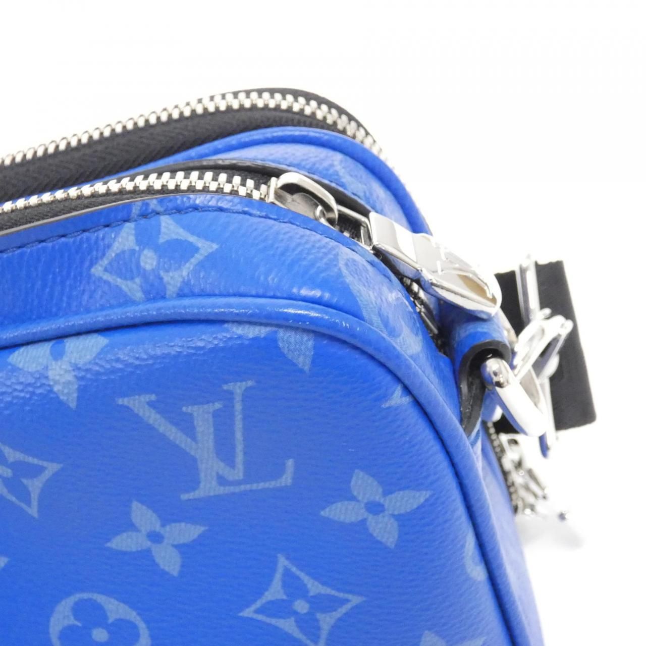 Louis Vuitton Taiga Llama Alpha Messenger Shoulder — view 5
