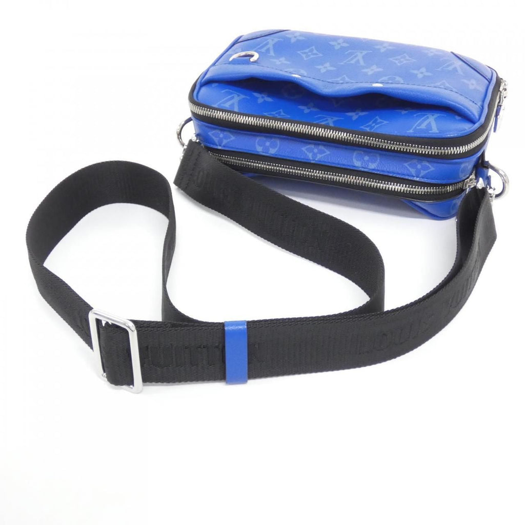 Louis Vuitton Taiga Llama Alpha Messenger Shoulder — view 6