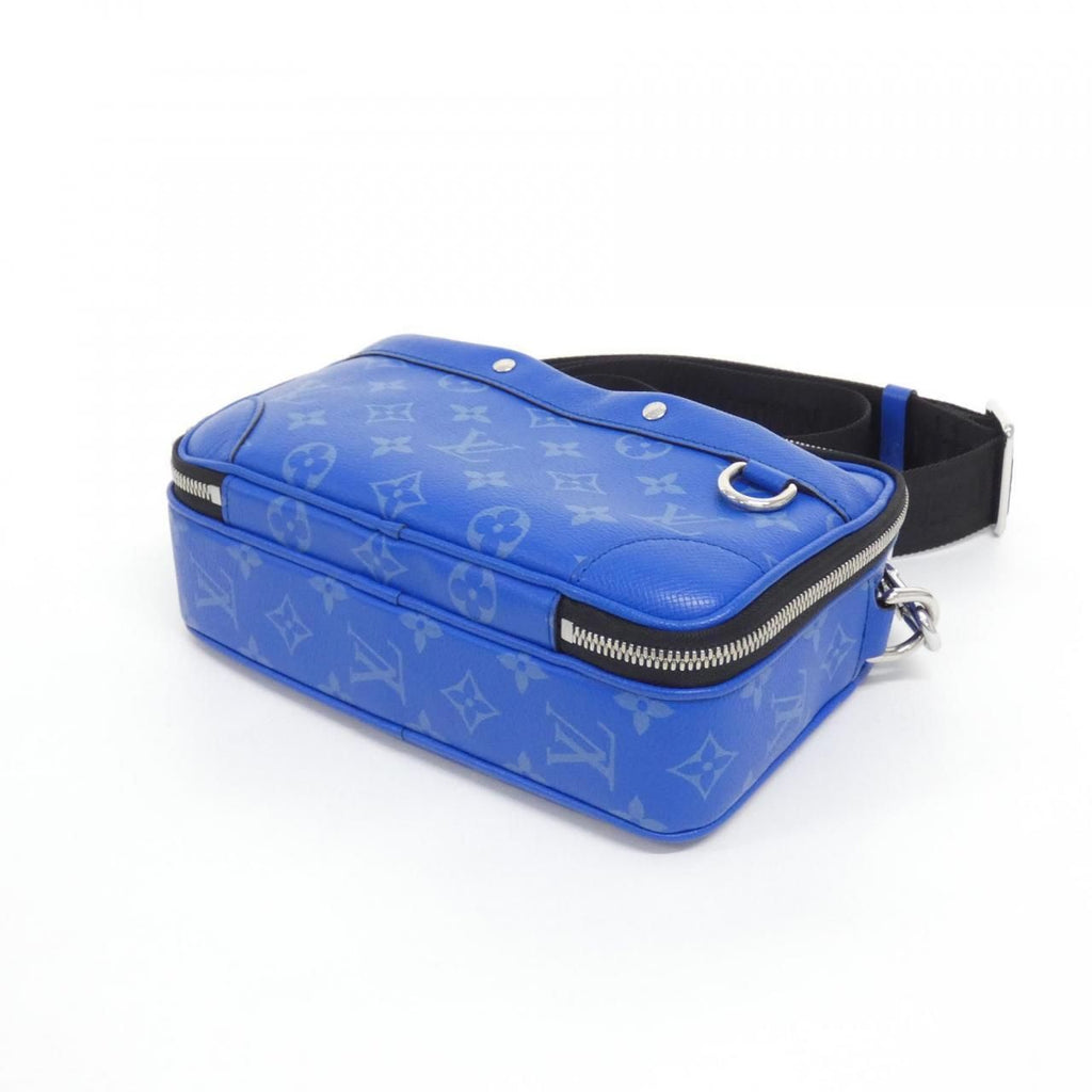 Louis Vuitton Taiga Llama Alpha Messenger Shoulder — view 3