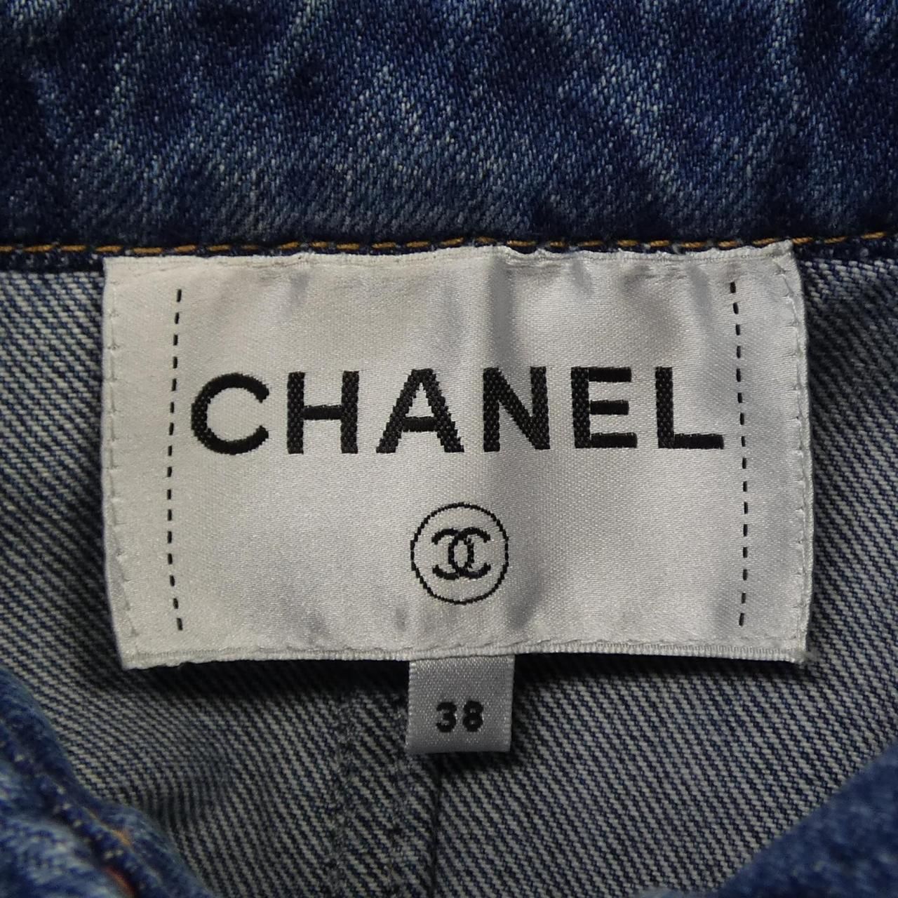 Chanel Metiers D'art Look 38 Denim Jacket — view 5