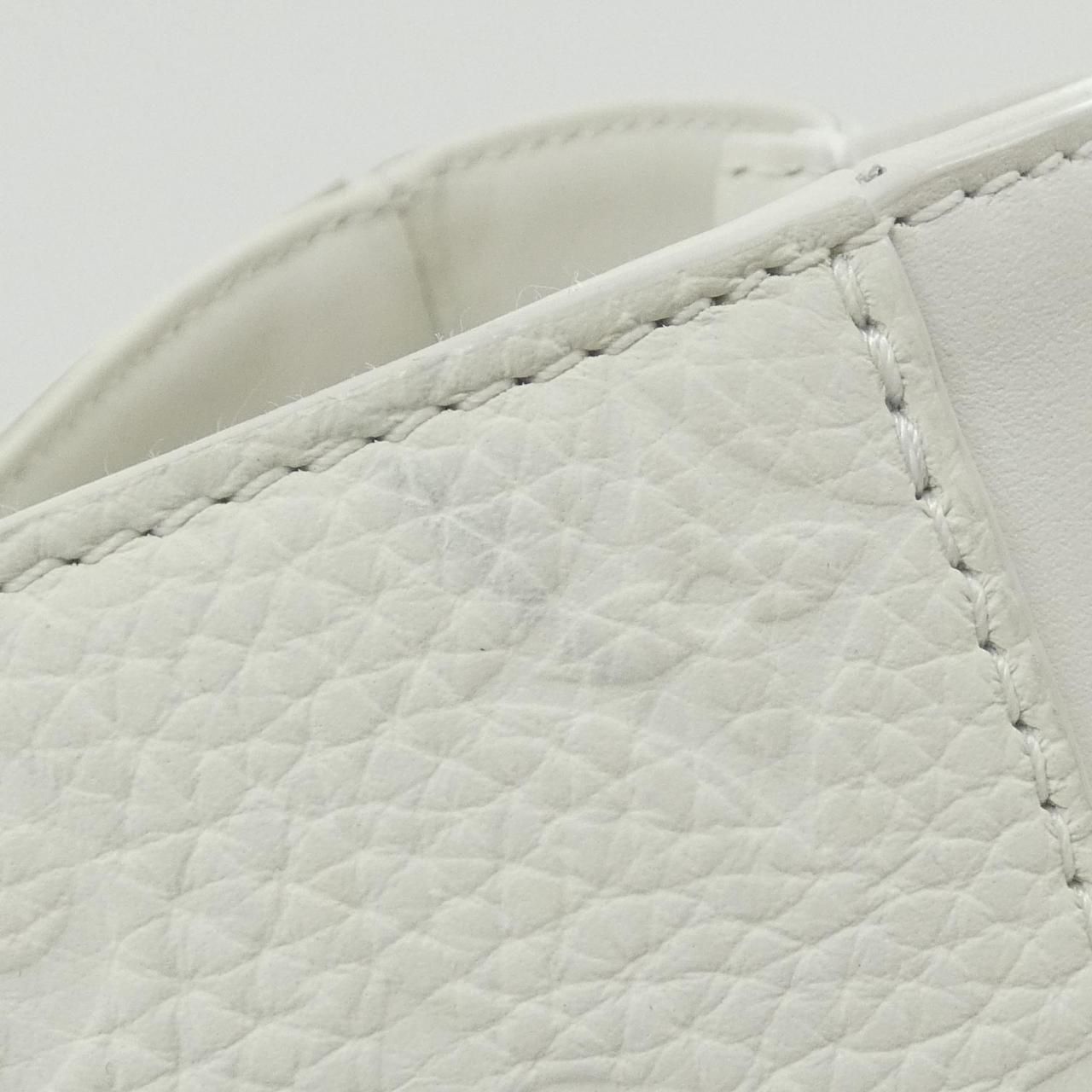 Louis Vuitton Taurillon Monogram Sac Plat — view 3