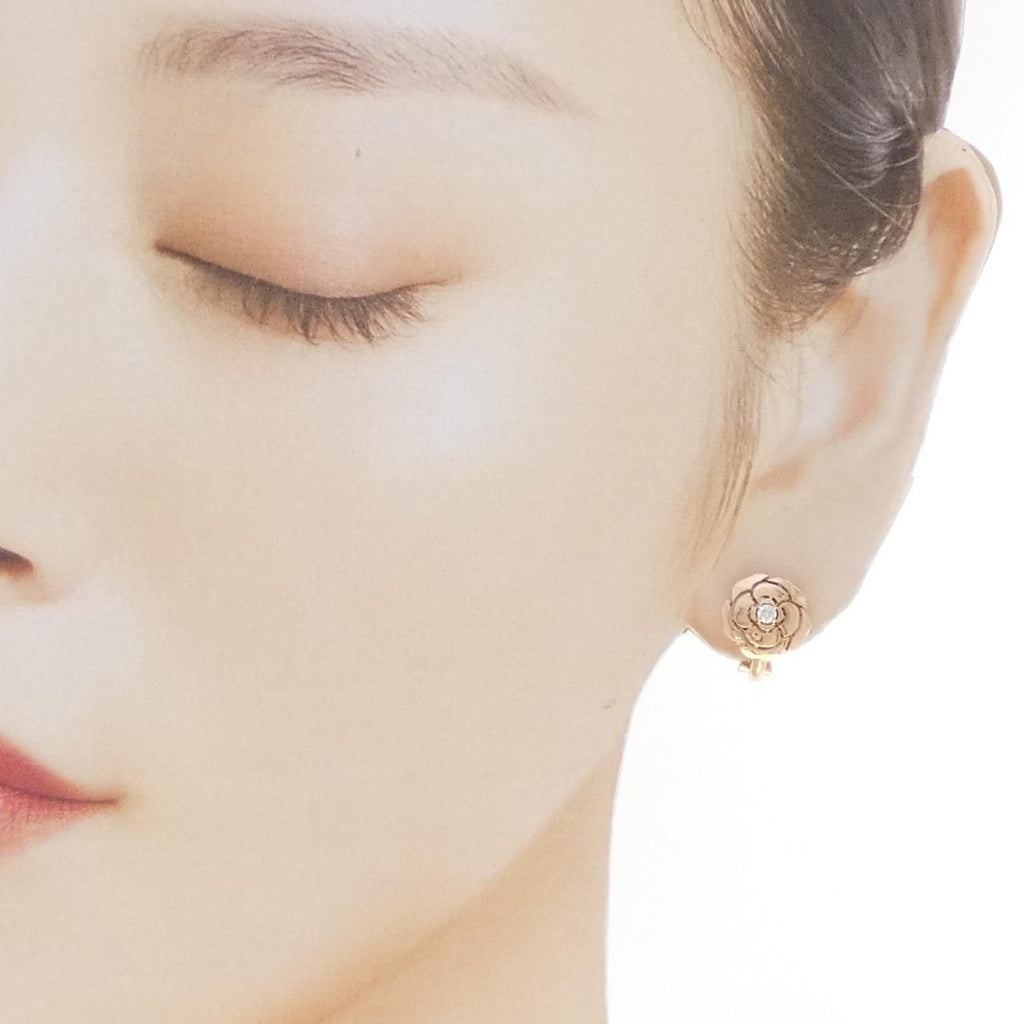 Chanel Camellia Earrings Gold — view 4