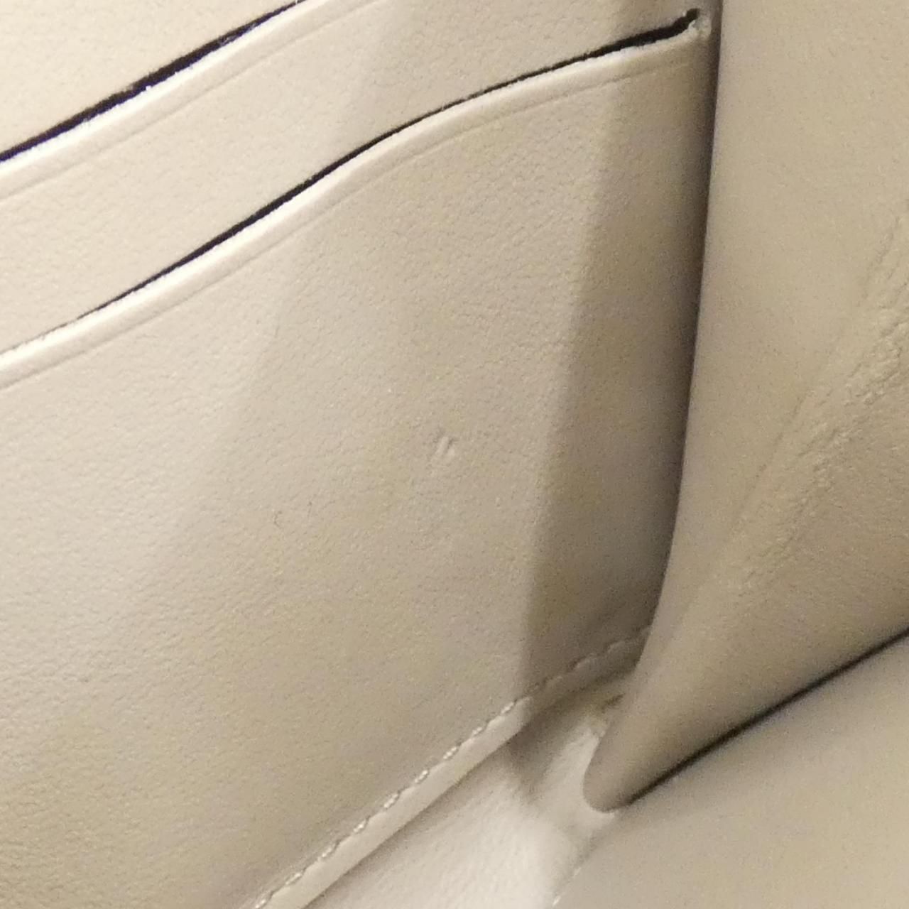Louis Vuitton Mahina Zippy Wallet — view 5