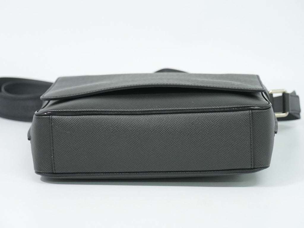 Louis Vuitton LV Roman PM Taiga Leather Shoulder Bag Ardoise — view 3