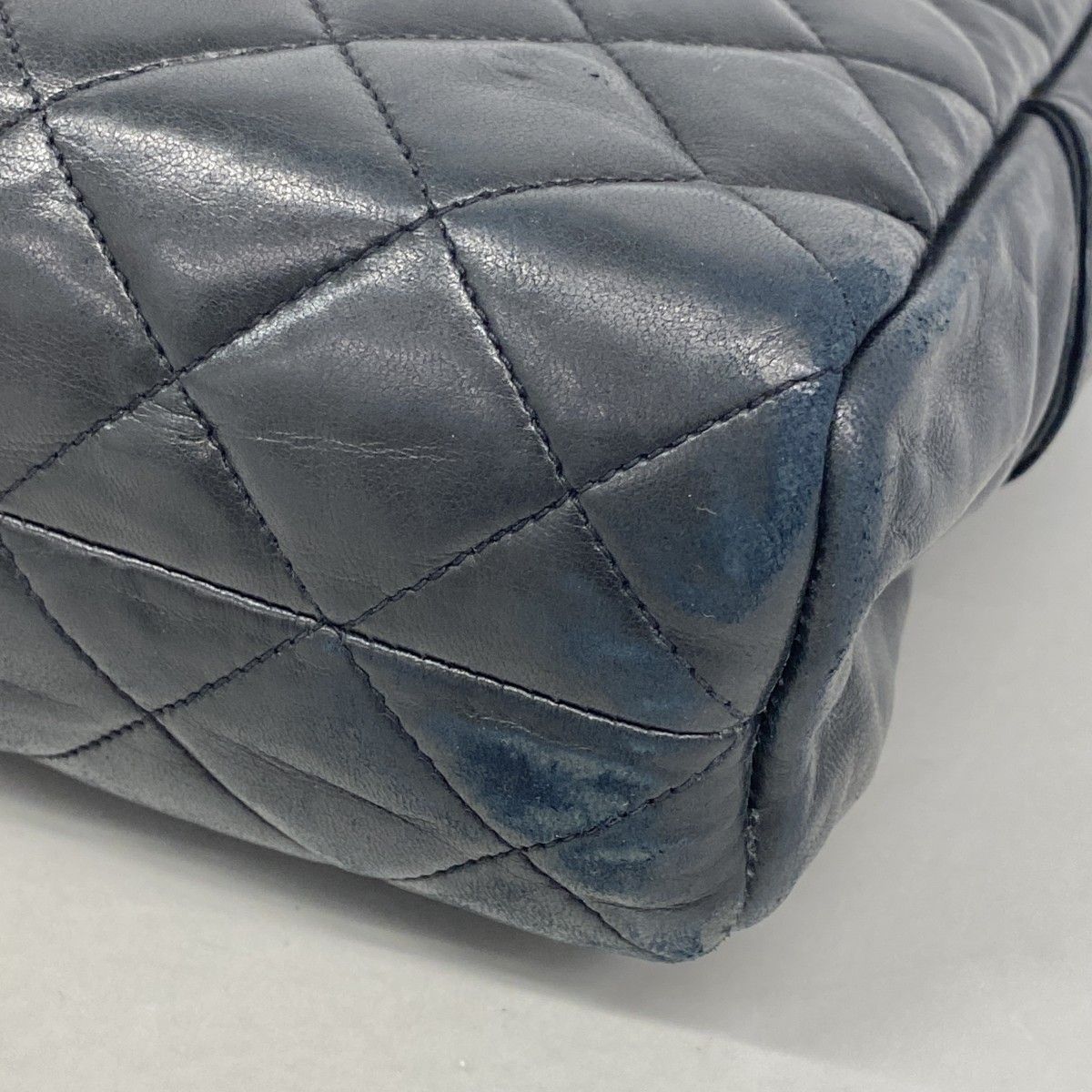 Chanel Shoulder Bag Quilted Lambskin Black Gold — view 6