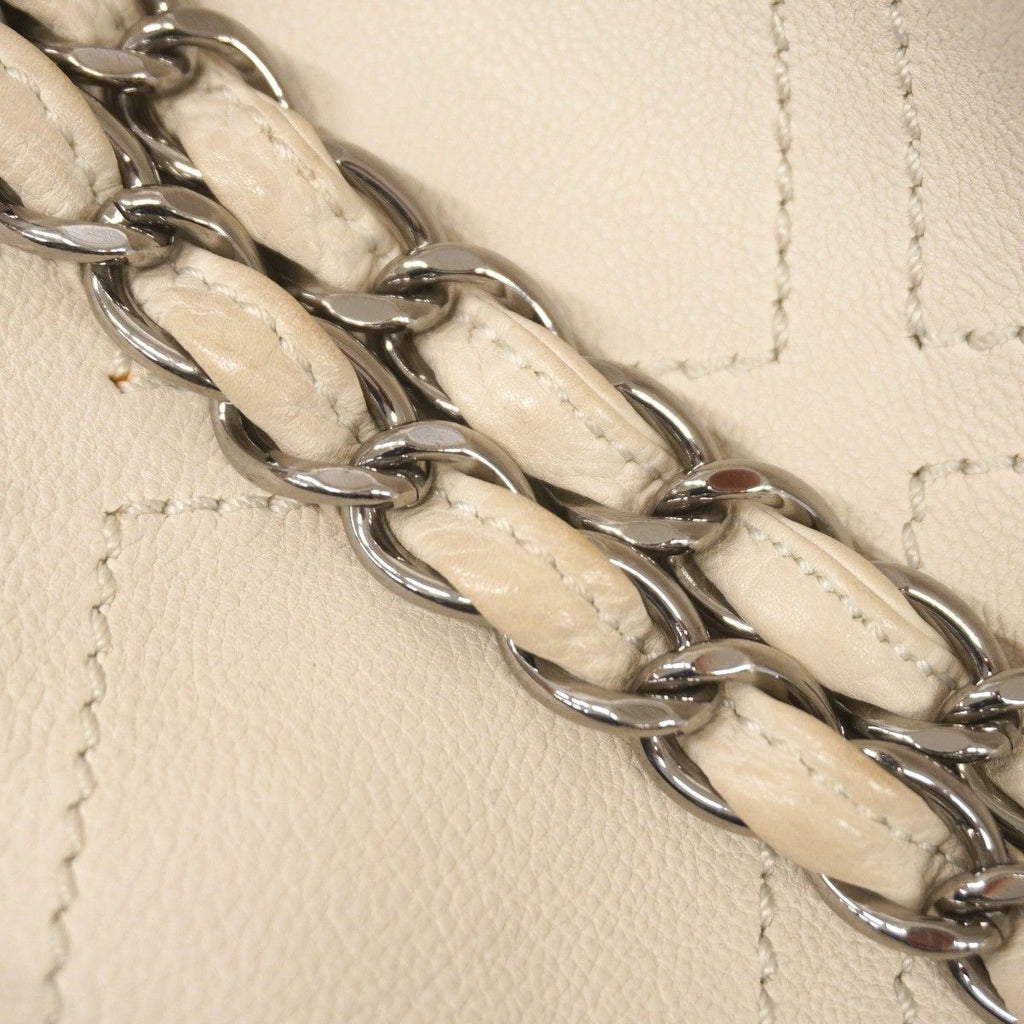 Chanel Shoulder Bag Leather Ivory Silver — view 7