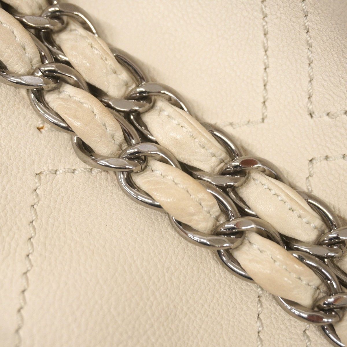 Chanel Shoulder Bag Leather Ivory Silver — view 7
