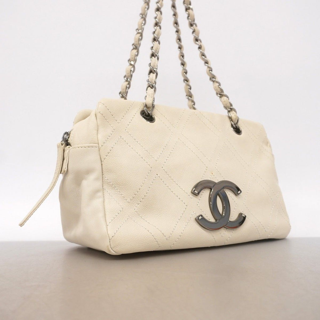 Chanel Shoulder Bag Leather Ivory Silver — view 2