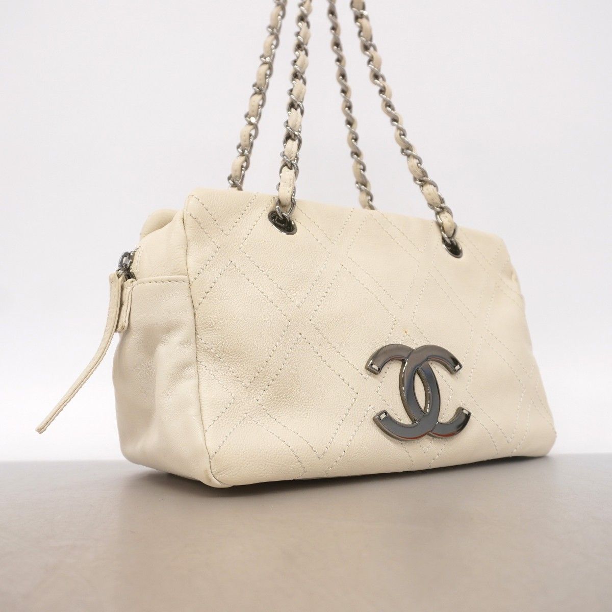 Chanel Shoulder Bag Leather Ivory Silver — view 2