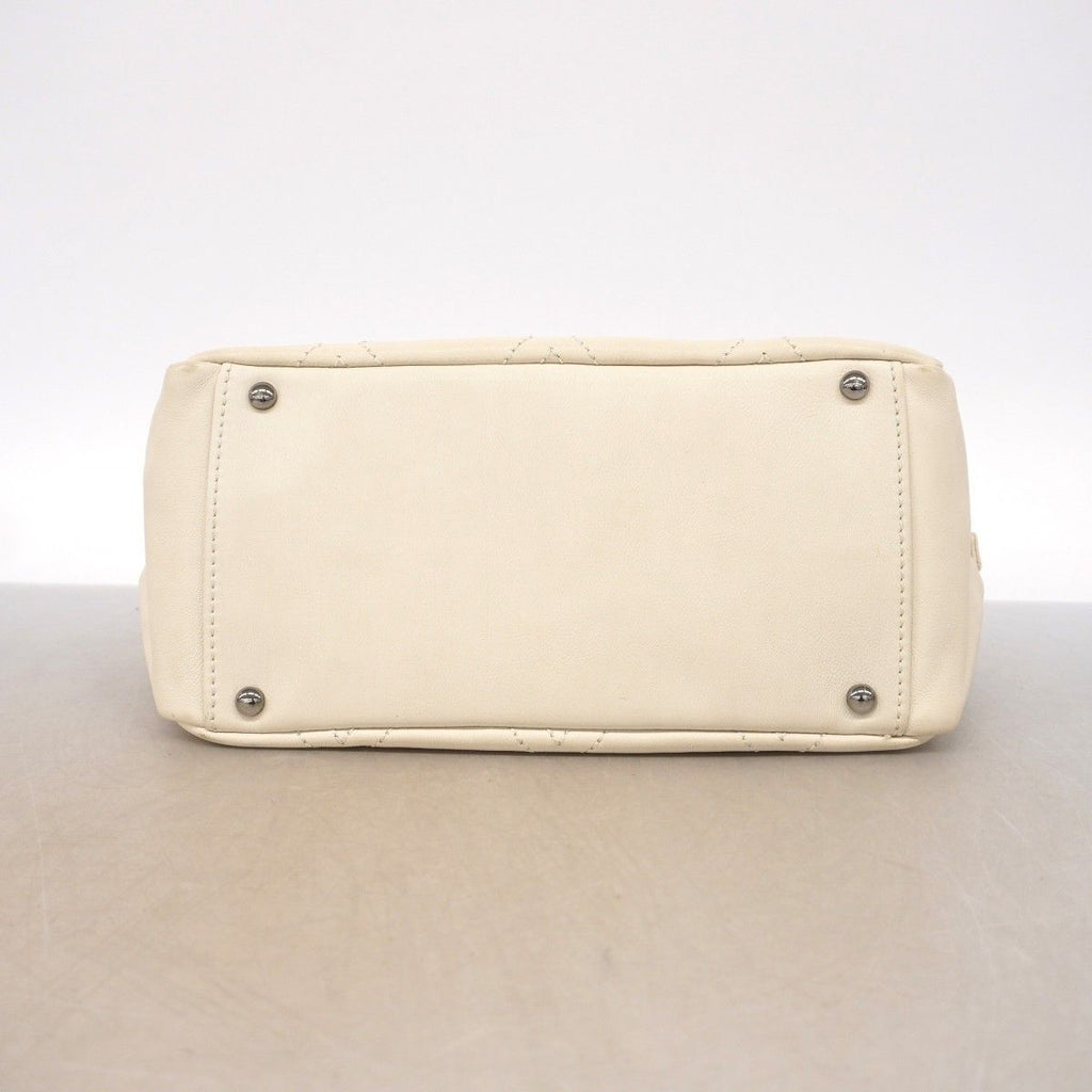Chanel Shoulder Bag Leather Ivory Silver — view 3