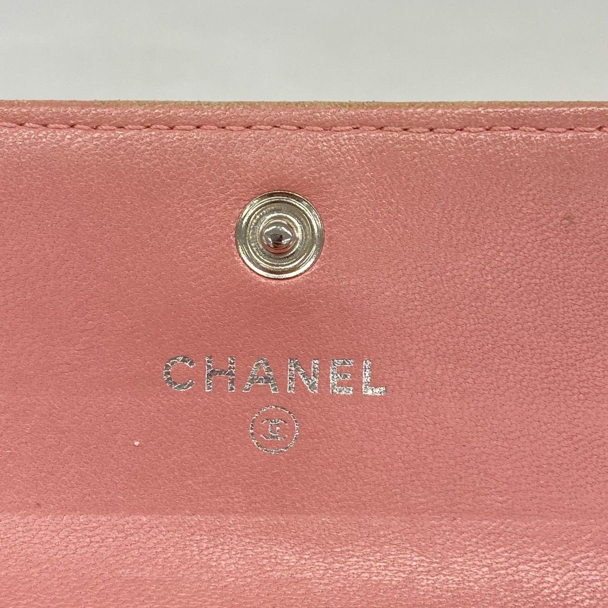 Chanel Card Case Camellia Lambskin Pink Silver — view 4