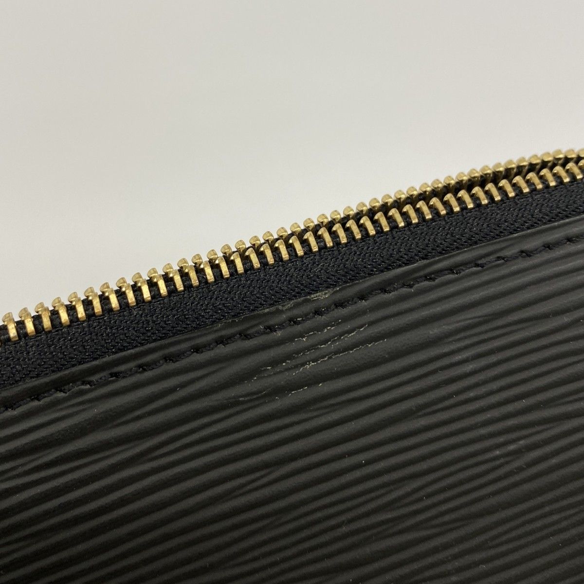 Louis Vuitton Pouch Epi Pochette Soir Noir — view 8