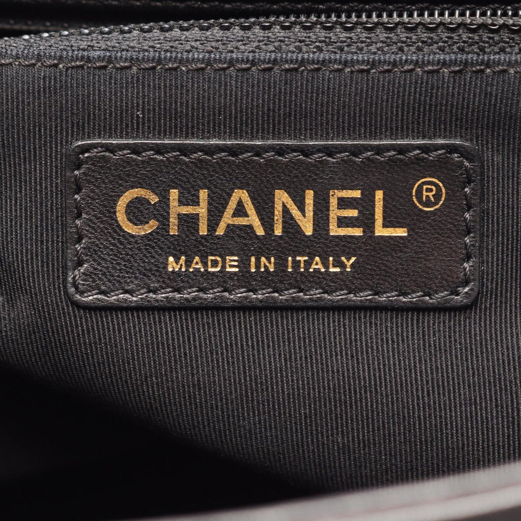 Chanel Shoulder Bag Pakoda Flap — view 4