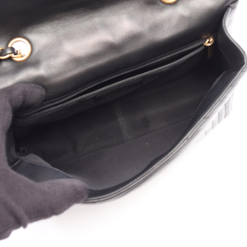 Chanel Shoulder Bag Pakoda Flap — view 3