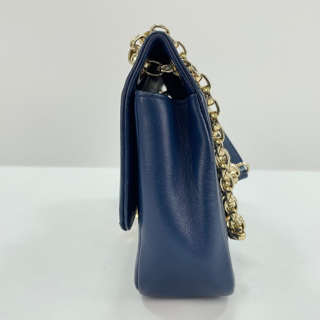 Chanel Shoulder Bag Chic — view 5