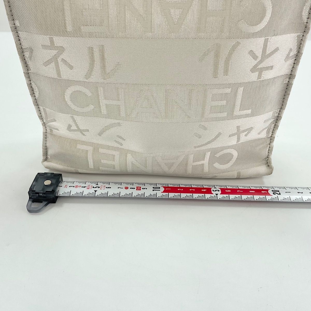Chanel Shoulder Bag Ginza Store Limited Pearl CC Logo — view 4