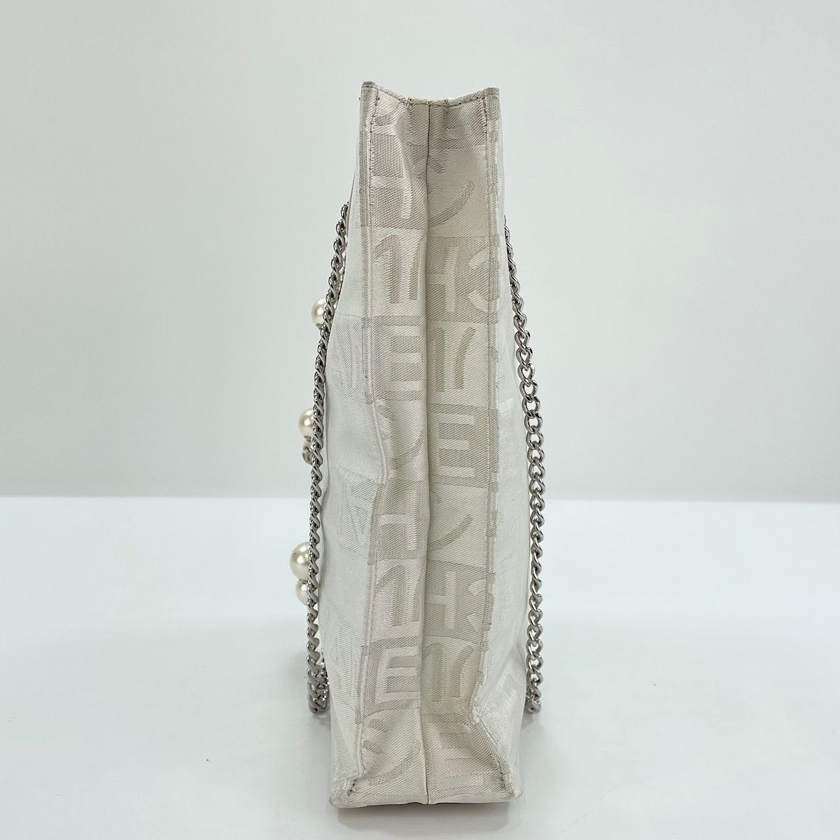 Chanel Shoulder Bag Ginza Store Limited Pearl CC Logo — view 5