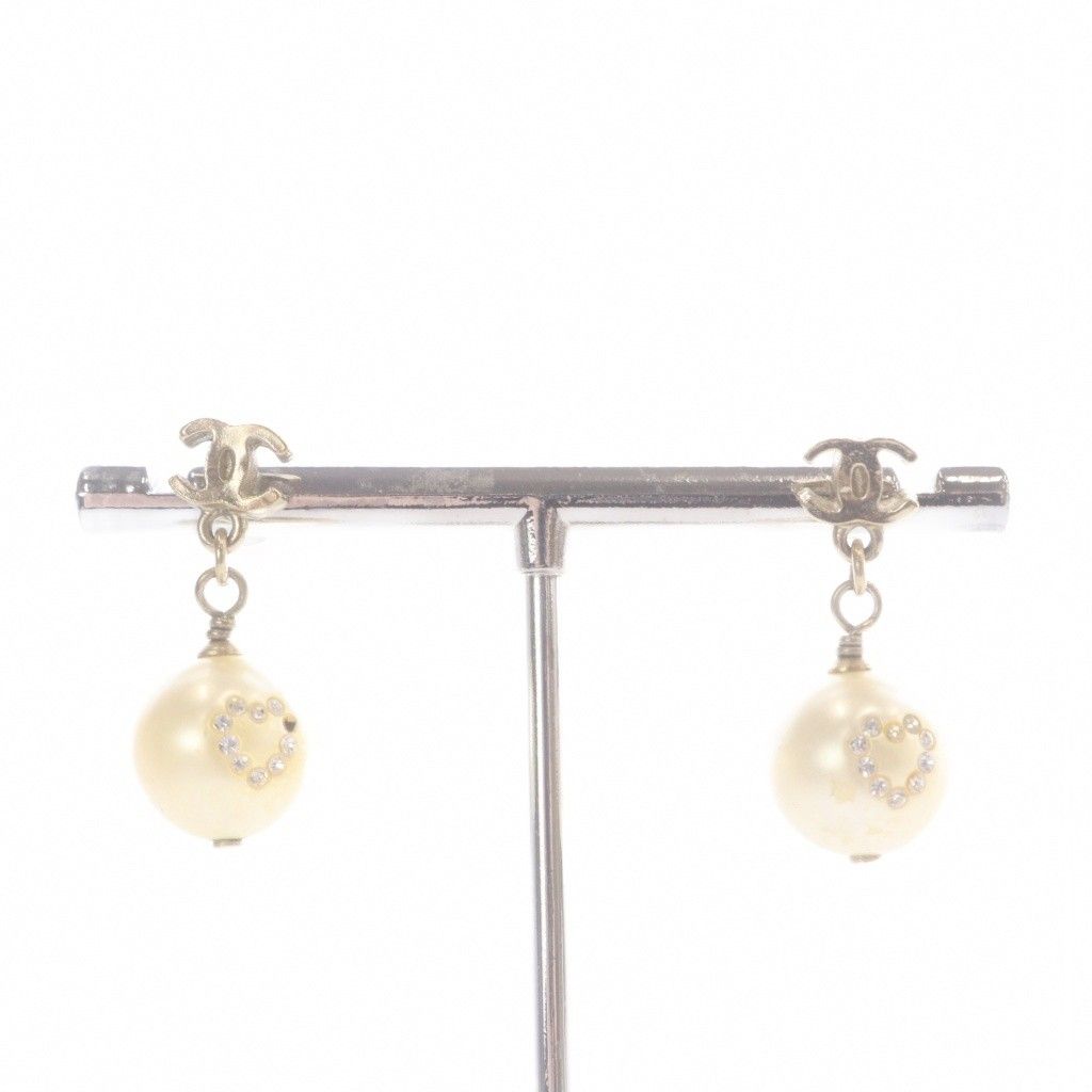 Chanel CC Logo Pearl Earrings for Both Ears Gold