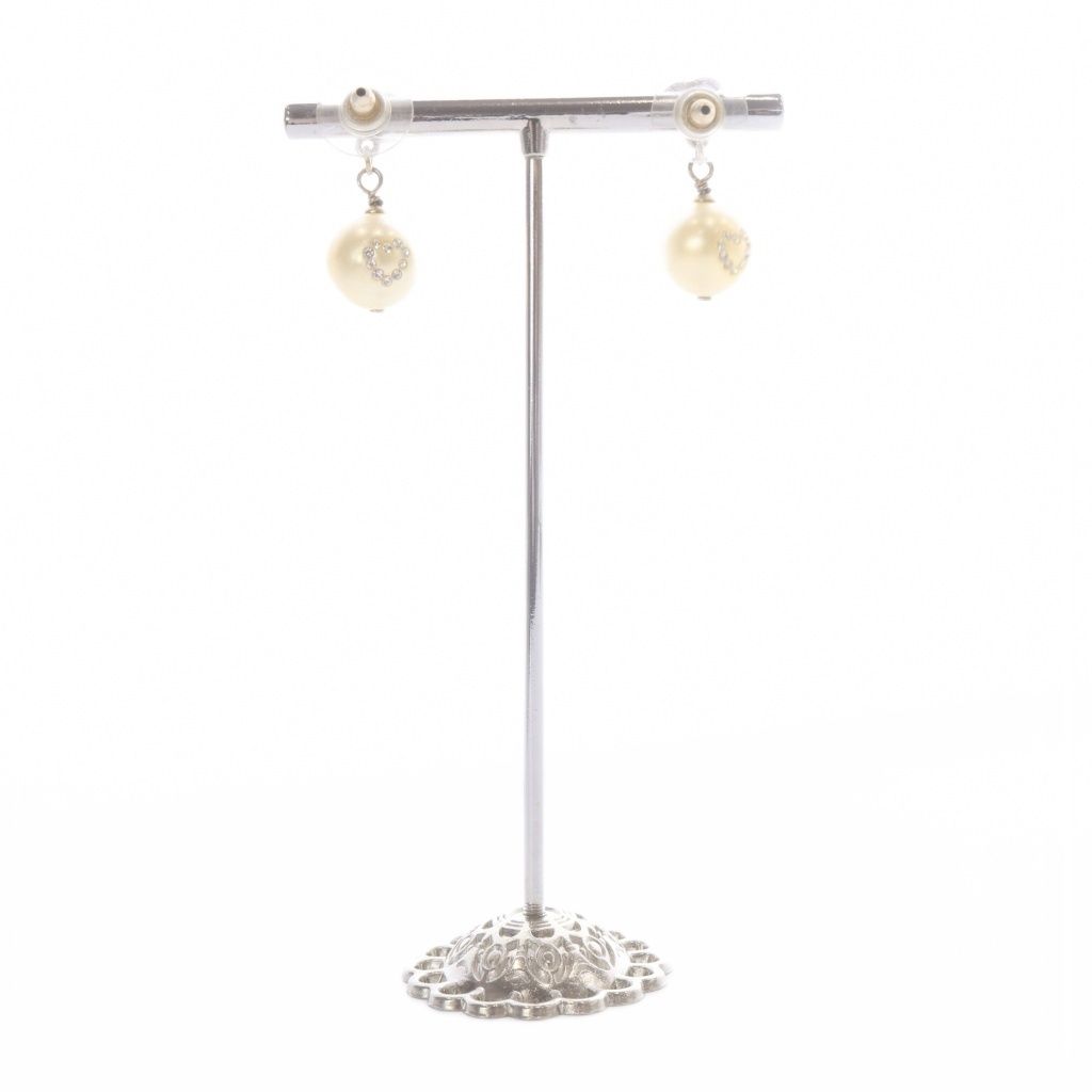 Chanel CC Logo Pearl Earrings for Both Ears Gold — view 3
