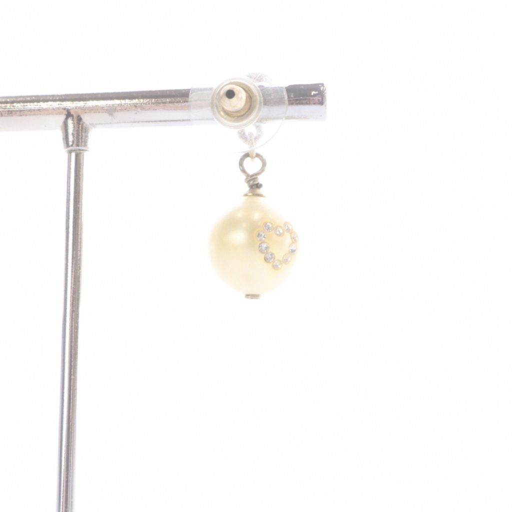 Chanel CC Logo Pearl Earrings for Both Ears Gold — view 5