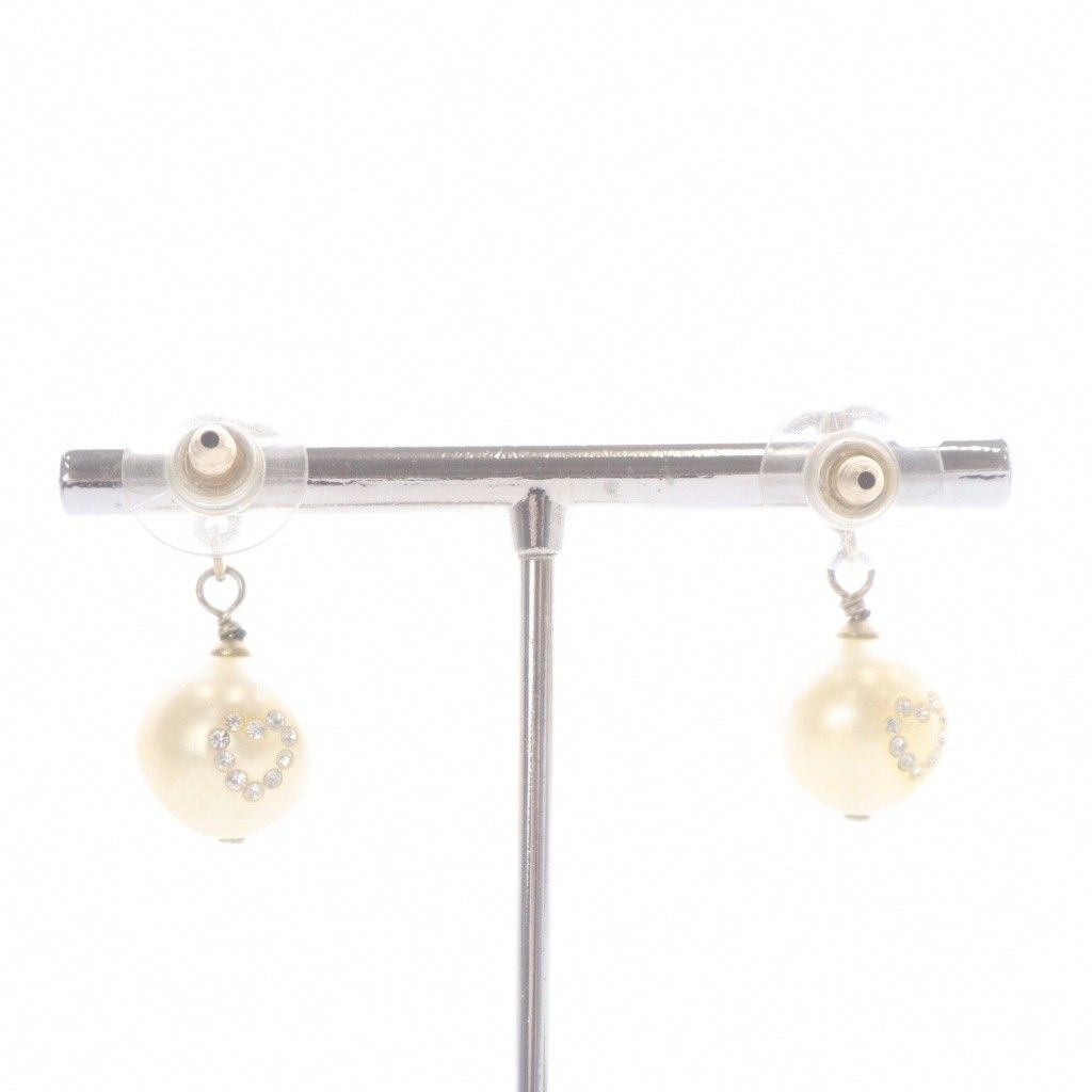 Chanel CC Logo Pearl Earrings for Both Ears Gold — view 4
