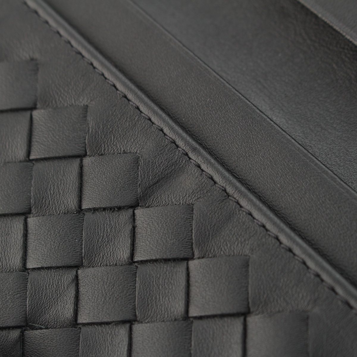 Bottega Veneta Intrecciato Leather Wallet Billfold Black — view 8