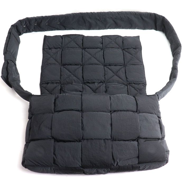 Bottega Veneta Maxi Intrecciato Padded Tech Cassette Shoulder Bag Black — view 4