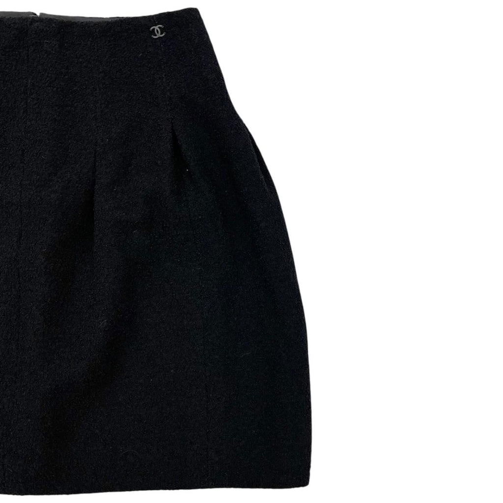 Chanel Trapezoid Skirt CC Logo 36 Black — view 4
