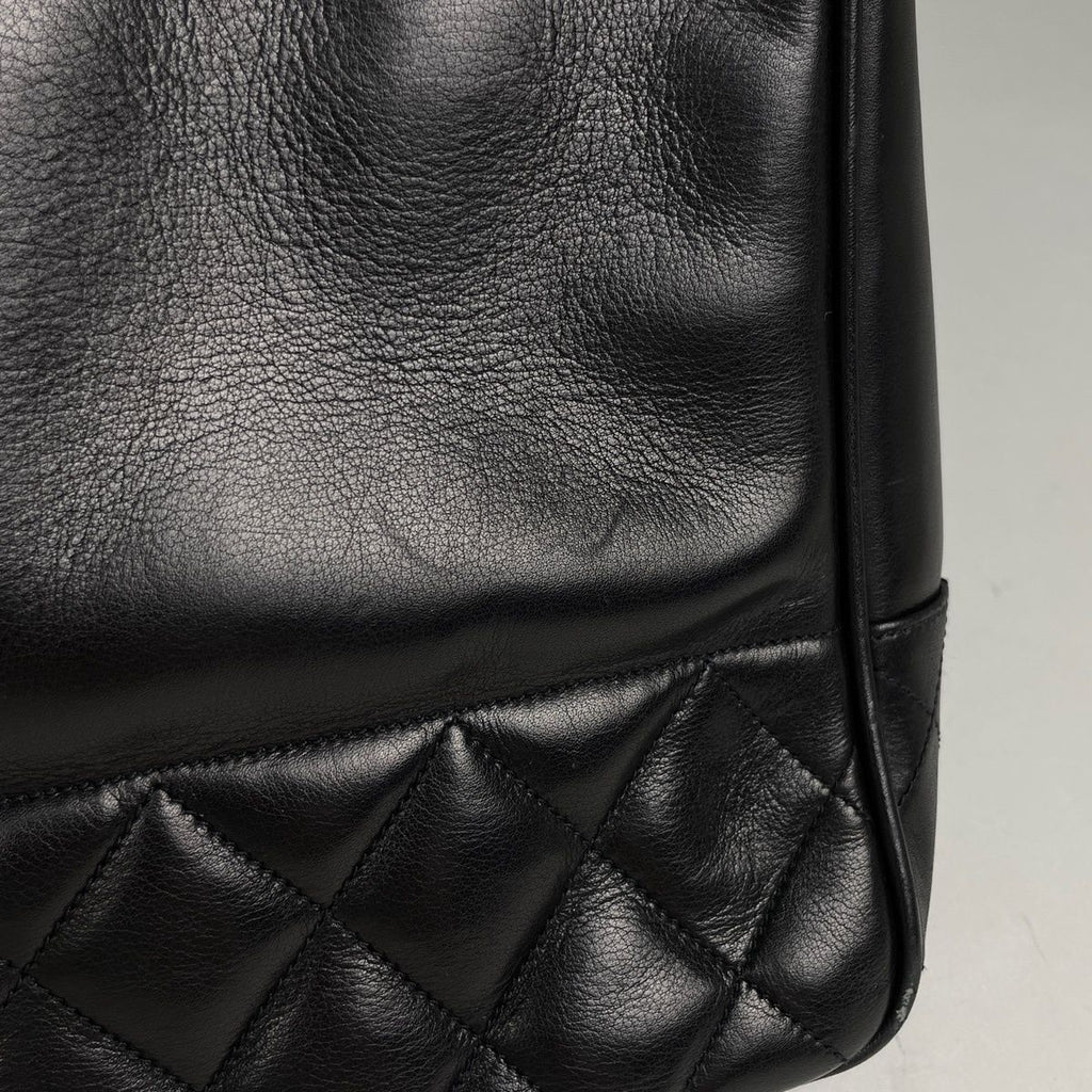 Chanel Tote CC Logo Quilted Leather Black — view 4