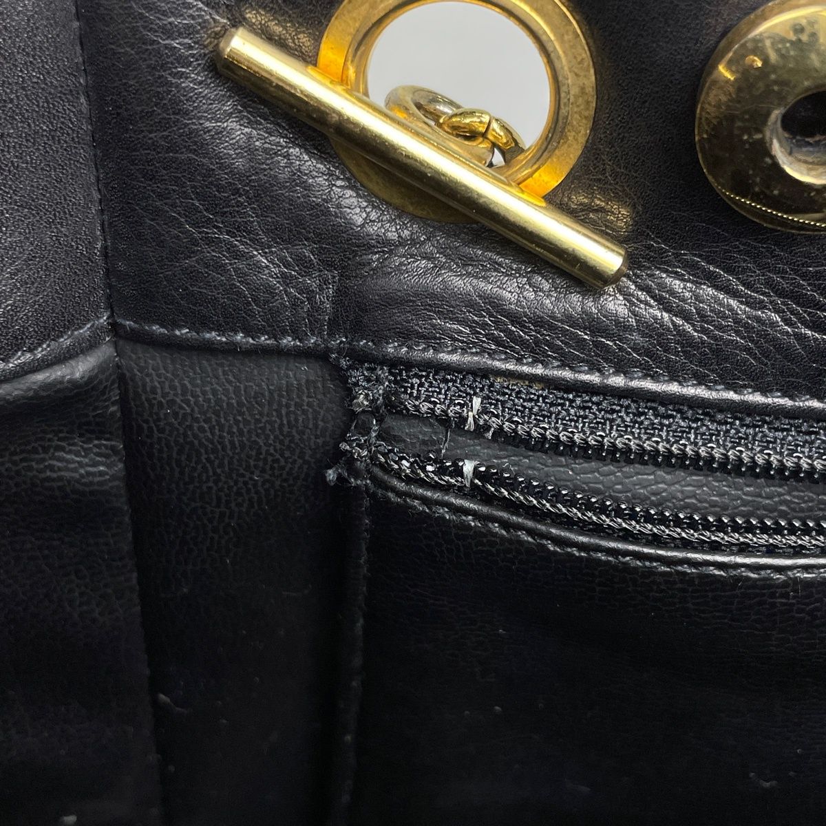 Chanel Tote CC Logo Quilted Leather Black — view 8