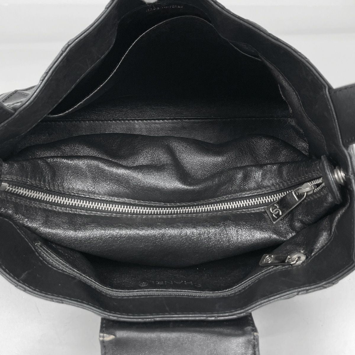 Chanel Tote CC Logo Cosmos Line Leather Black — view 8