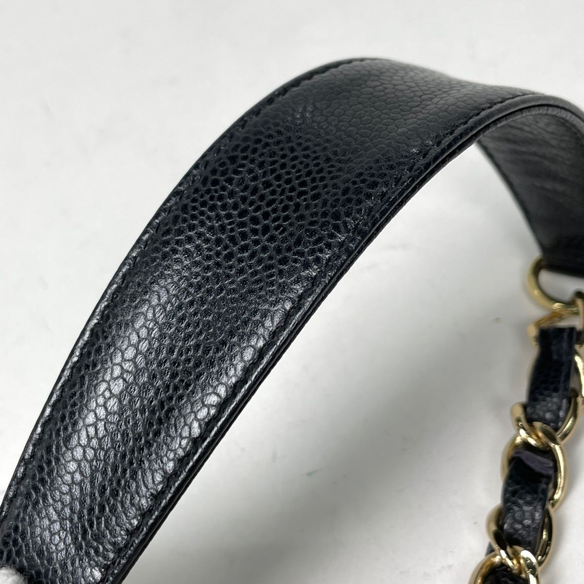 Chanel Shoulder Bag CC Logo Quilted Caviar Leather Black — view 8