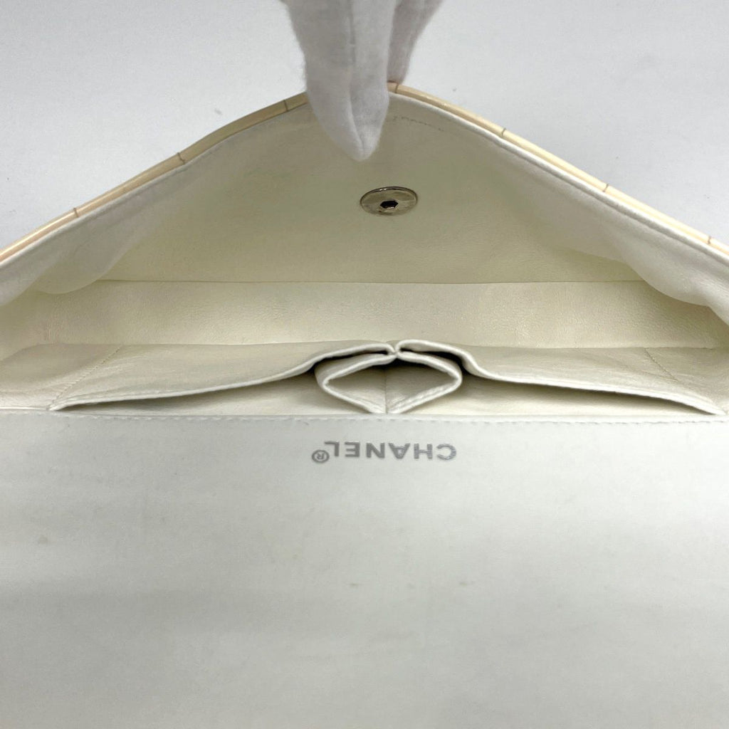 Chanel Shoulder Bag CC Logo Chocolate Bar Enamel Patent Leather White Black — view 8
