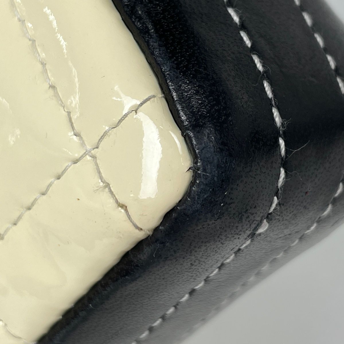 Chanel Shoulder Bag CC Logo Chocolate Bar Enamel Patent Leather White Black — view 3