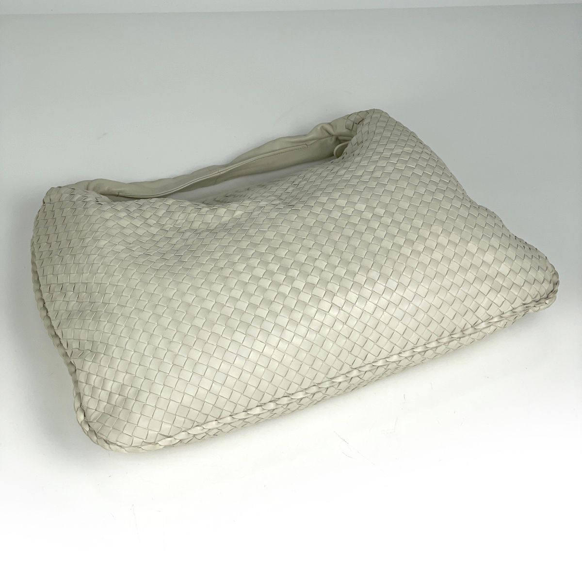 Bottega Veneta Shoulder Bag Intrecciato Leather Ivory — view 2