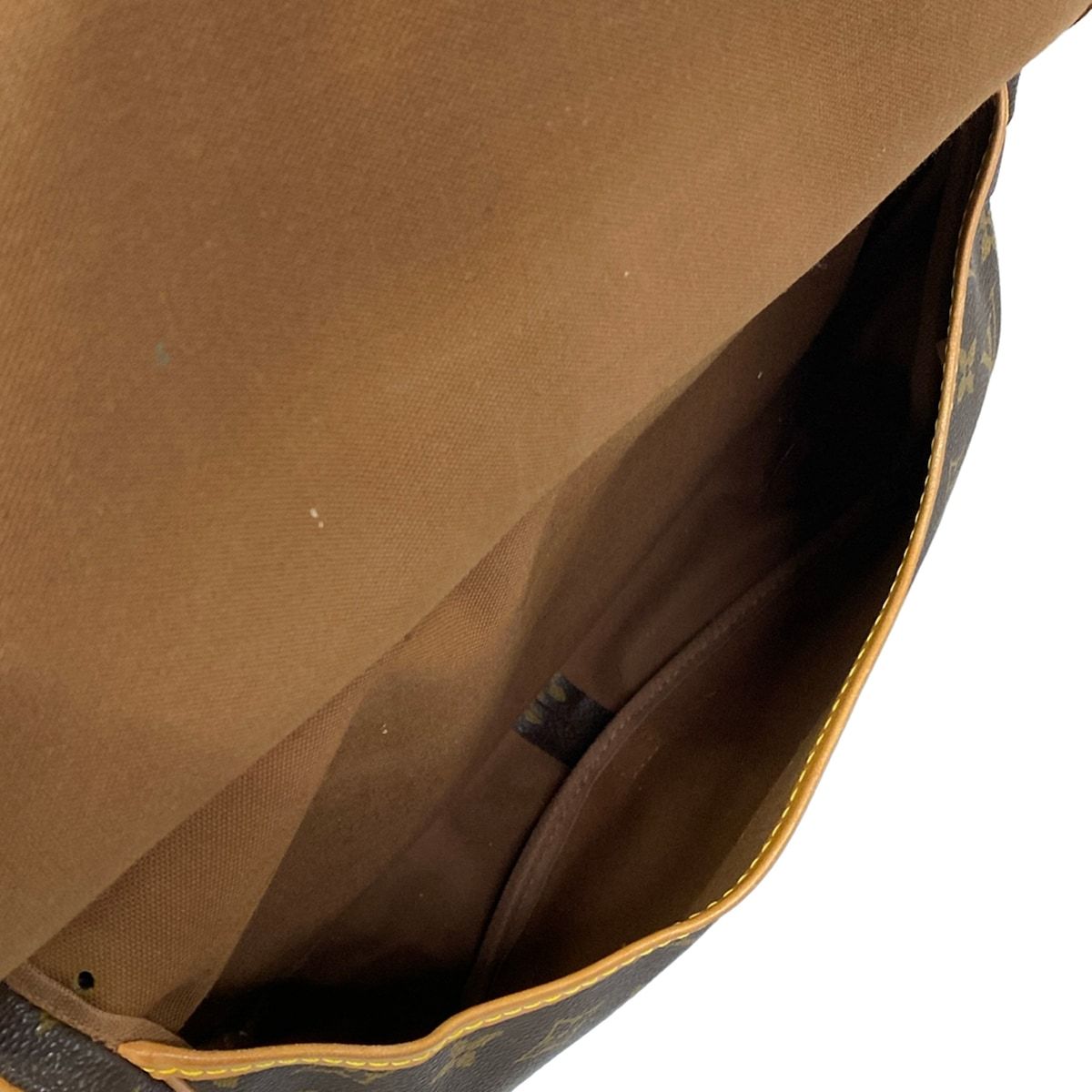 Louis Vuitton Shoulder Bag Monogram Saumur 30 Screw Removal — view 7