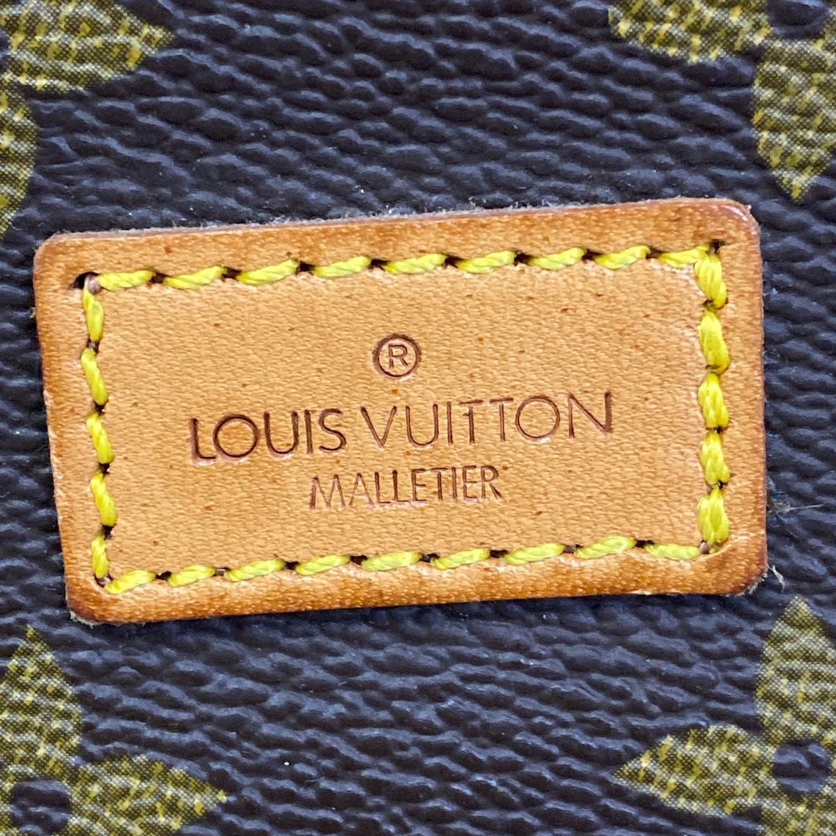 Louis Vuitton Shoulder Bag Monogram Saumur 30 Screw Removal — view 8