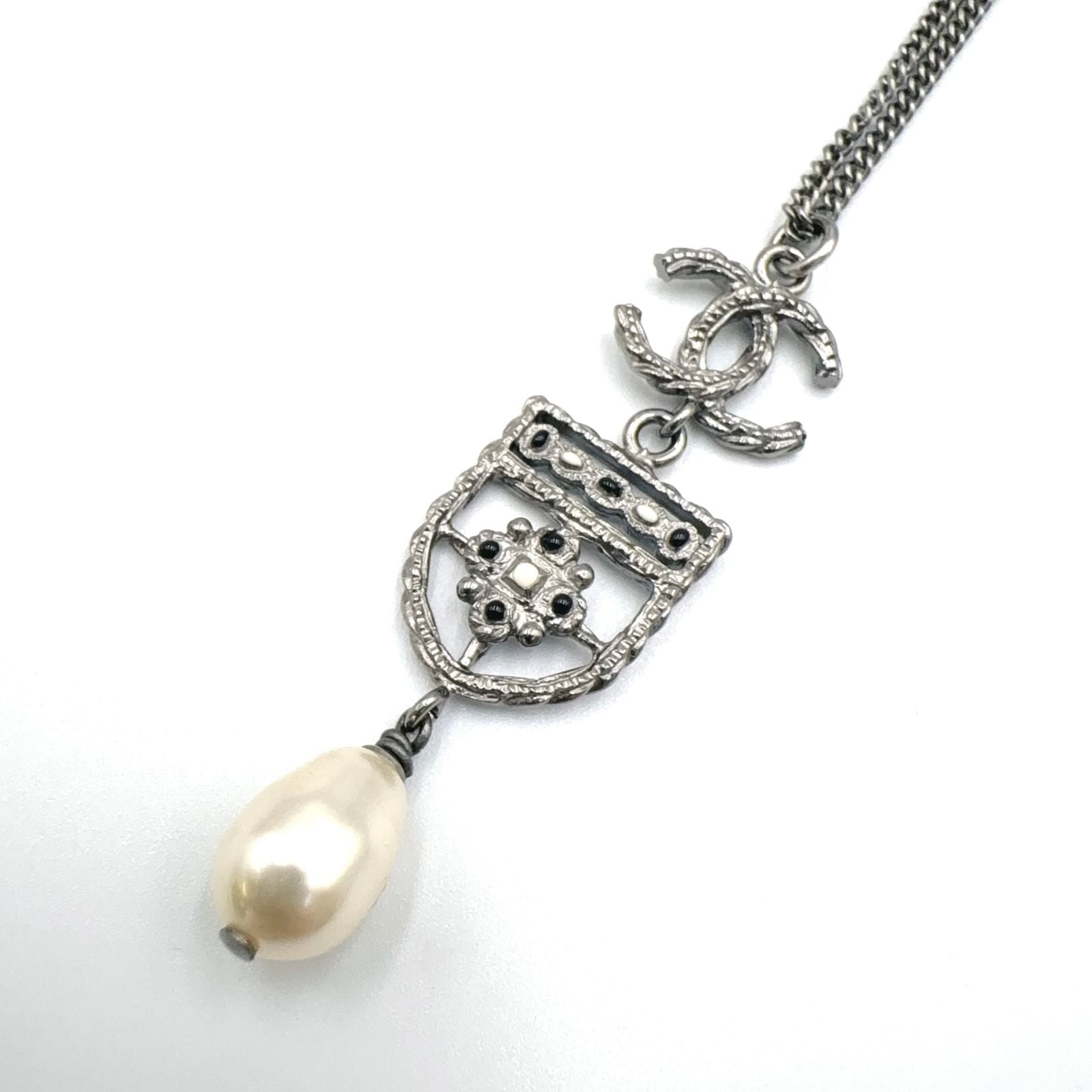 Chanel CC Logo Emblem Faux Pearl Metal Silver White Necklace