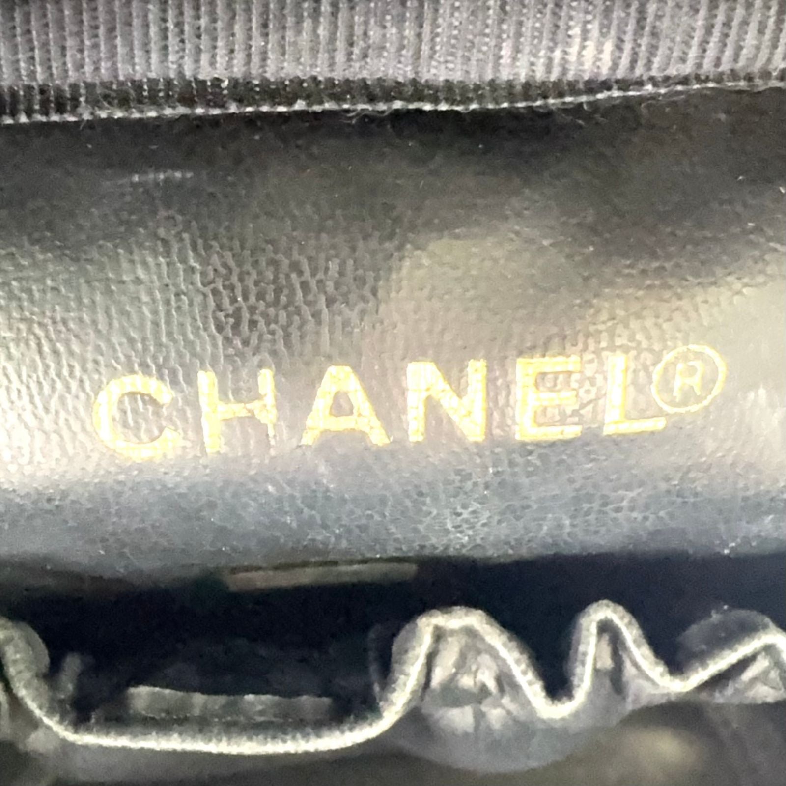 Chanel CC Logo Vanity Caviar Leather Black Pouch Gold — view 4