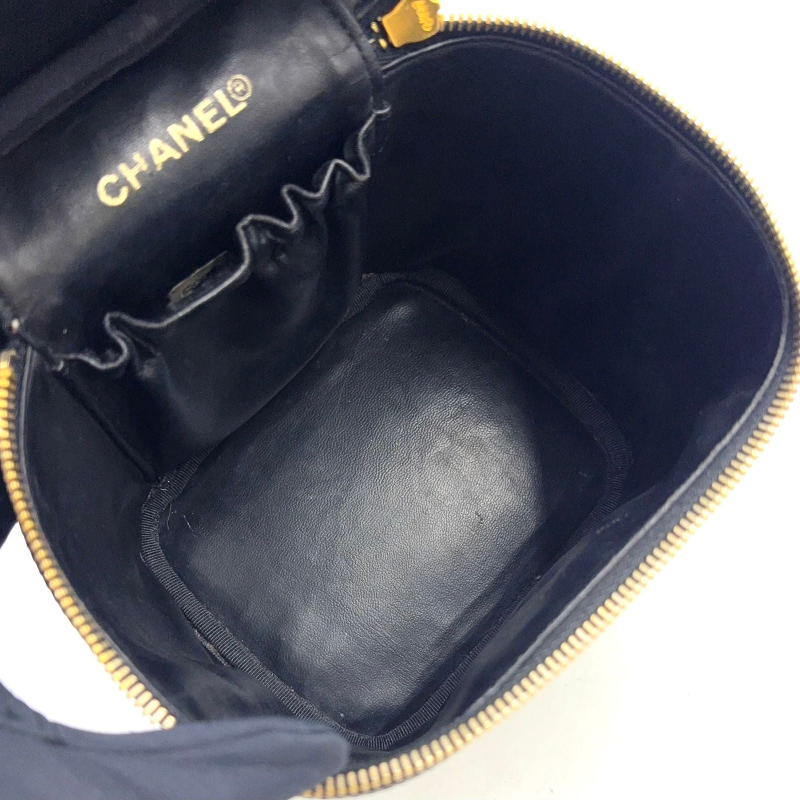 Chanel CC Logo Vanity Caviar Leather Black Pouch Gold — view 3